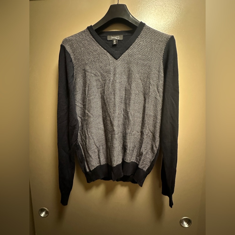 Gianetti Italian Wool blend gray and black v neck sweater